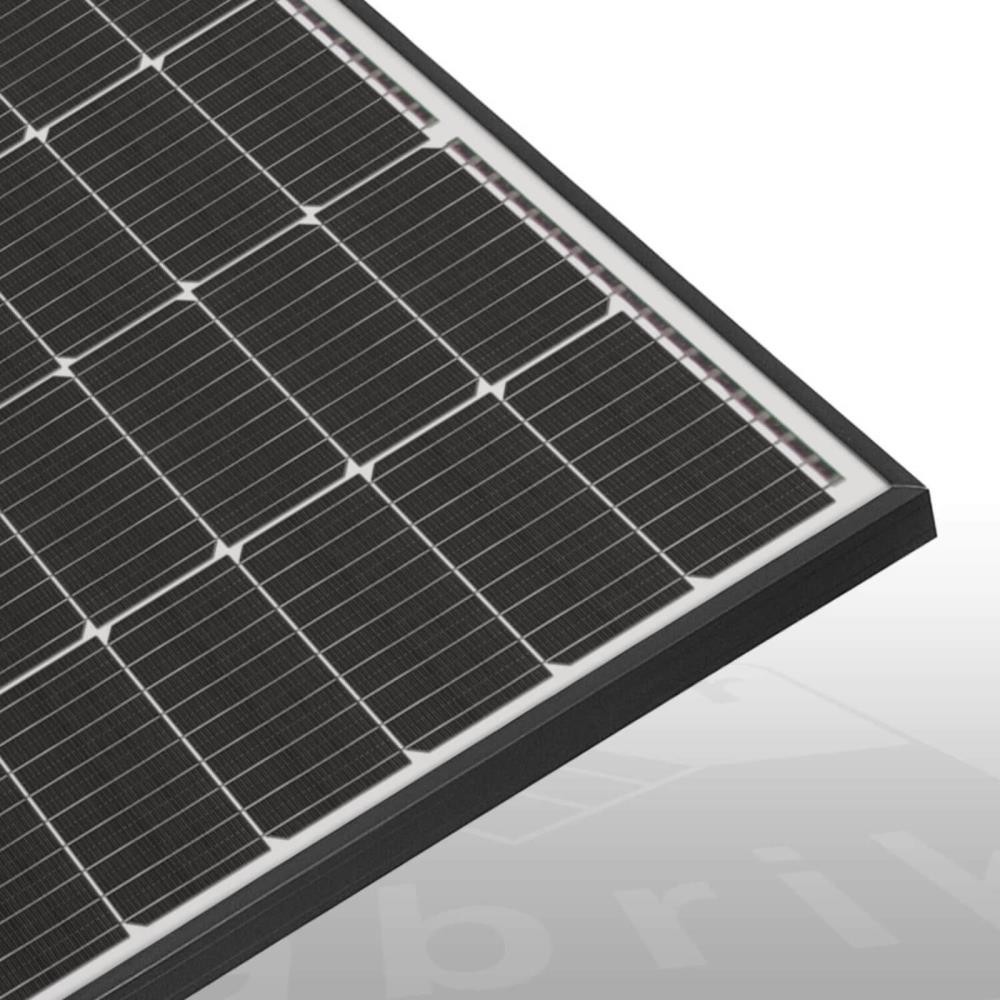 Solar Fabrik Mono S3 Halfcut Modul 380 Watt, Detailansicht, vor weißem Hintergrund