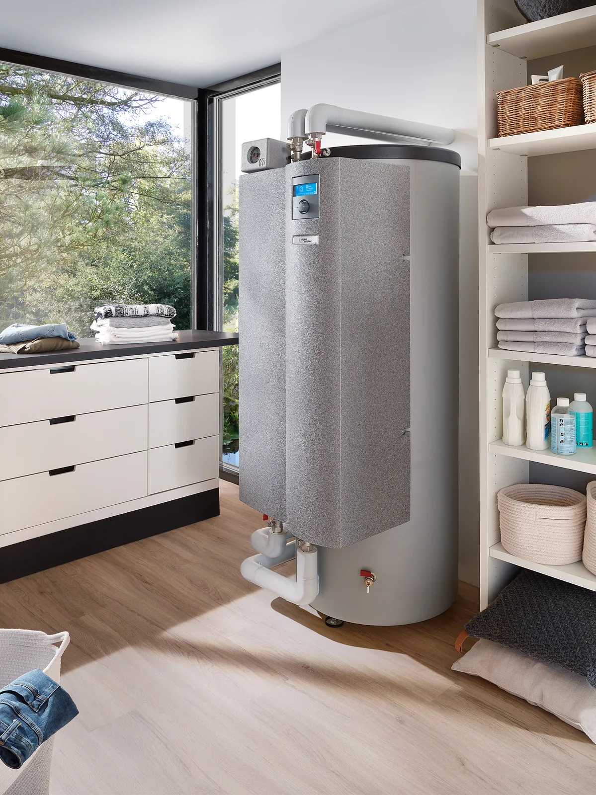 alpha innotec HSV 180 Hydraulikmodul mit 180 l Warmwasserspeicher und 62 l Puffer