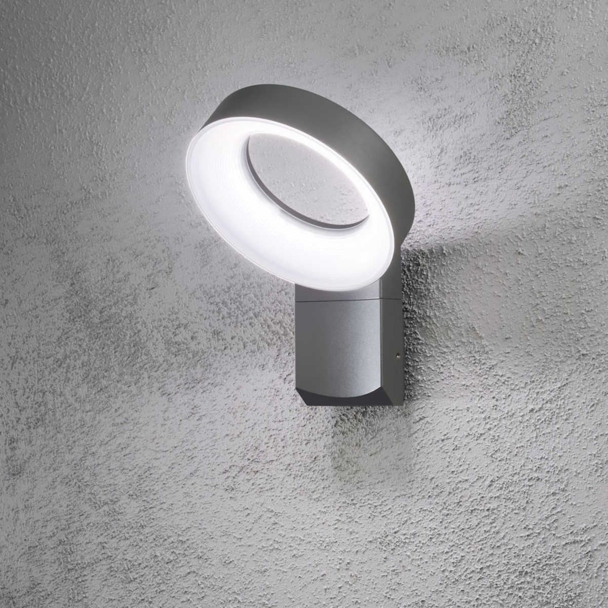 Konstsmide LED Wandleuchte Asti anthrazit, an grauer Wand