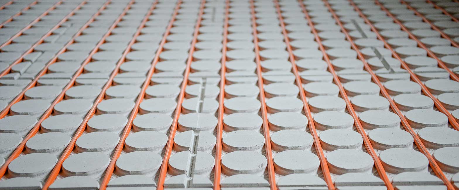 Rohrverlegung Trockenbausystem Trockenbausystem Rohre auf der Platte